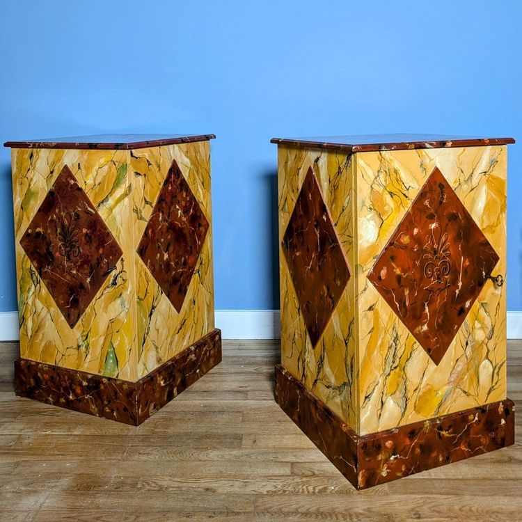 Paire de meubles d'appui - faux marbre de style Directoire