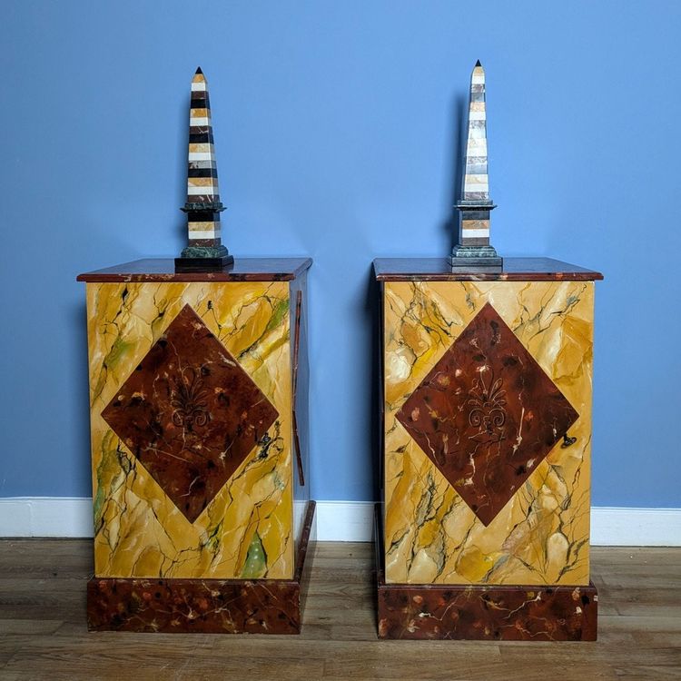 Paire de meubles d'appui - faux marbre de style Directoire