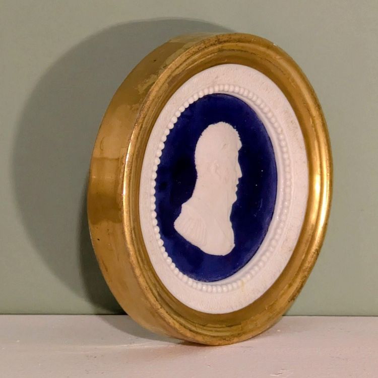 Paris or Sèvres, medallion portrait of Charles X - painted and gilded porcelain