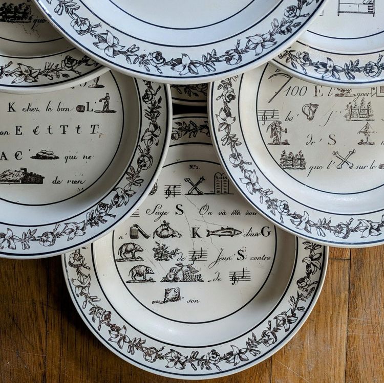 Montereau - suite of 12 plates - rebus décor circa 1820