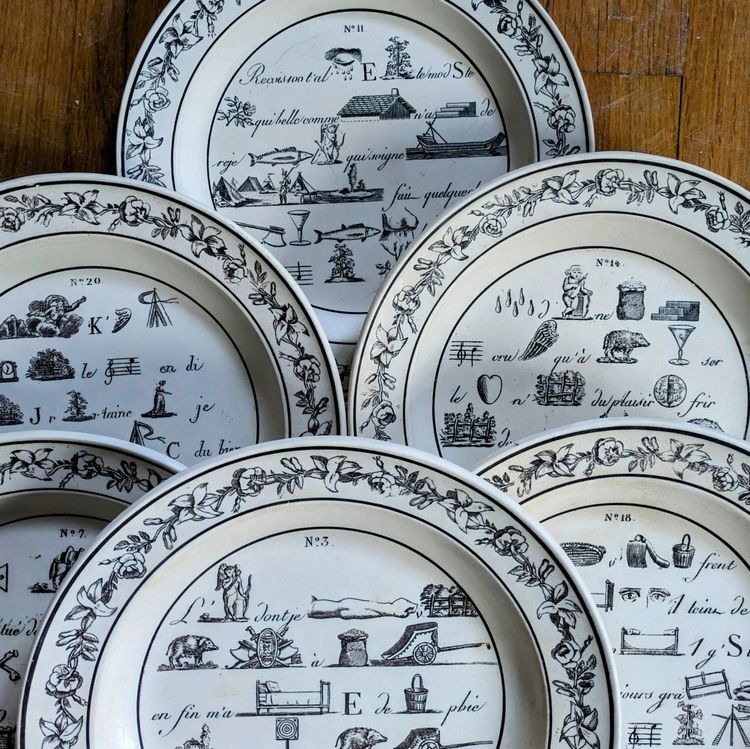 Montereau - suite of 12 plates - rebus décor circa 1820