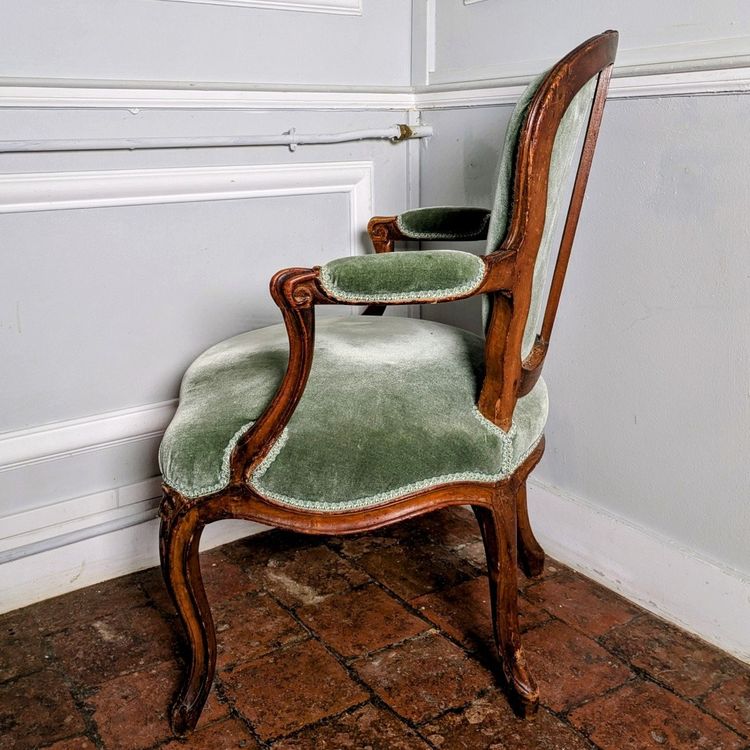 Louis Delanois, maître en 1761 - fauteuil en cabriolet - hêtre naturel et velours de soie