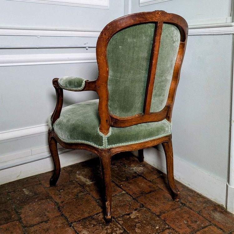 Louis Delanois, maître en 1761 - fauteuil en cabriolet - hêtre naturel et velours de soie