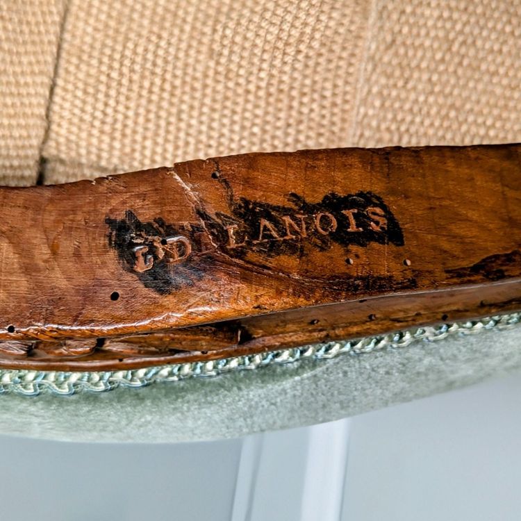 Louis Delanois, maître en 1761 - fauteuil en cabriolet - hêtre naturel et velours de soie