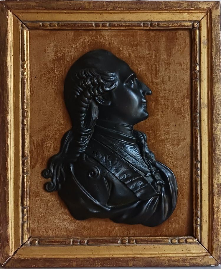 Duvivier, dans le goût - grand profil en bronze de Louis XVI jeune - cadre en bois doré