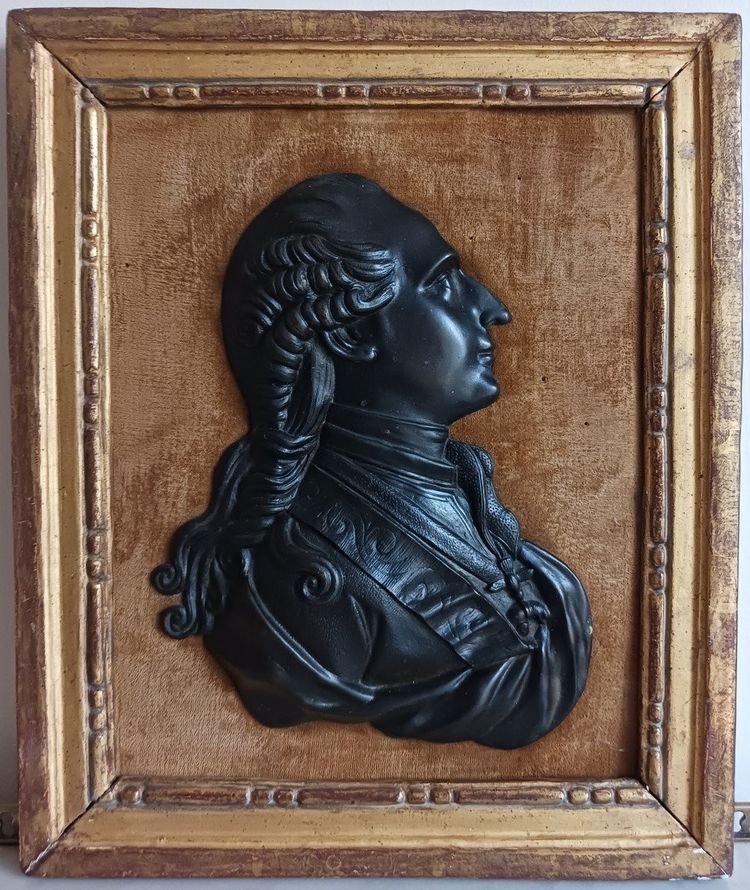 Duvivier, dans le goût - grand profil en bronze de Louis XVI jeune - cadre en bois doré