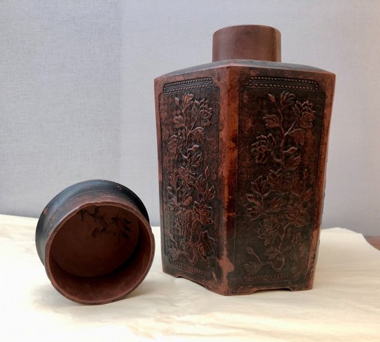 Vase with lacquered lid. China, Late 19th Early 20th Century