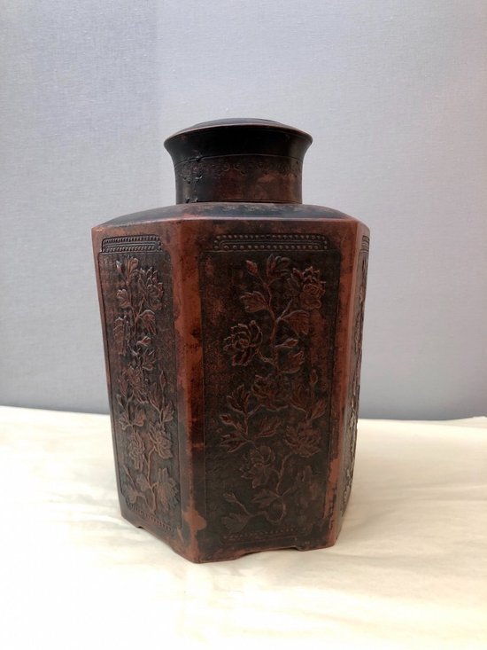 Vase with lacquered lid. China, Late 19th Early 20th Century