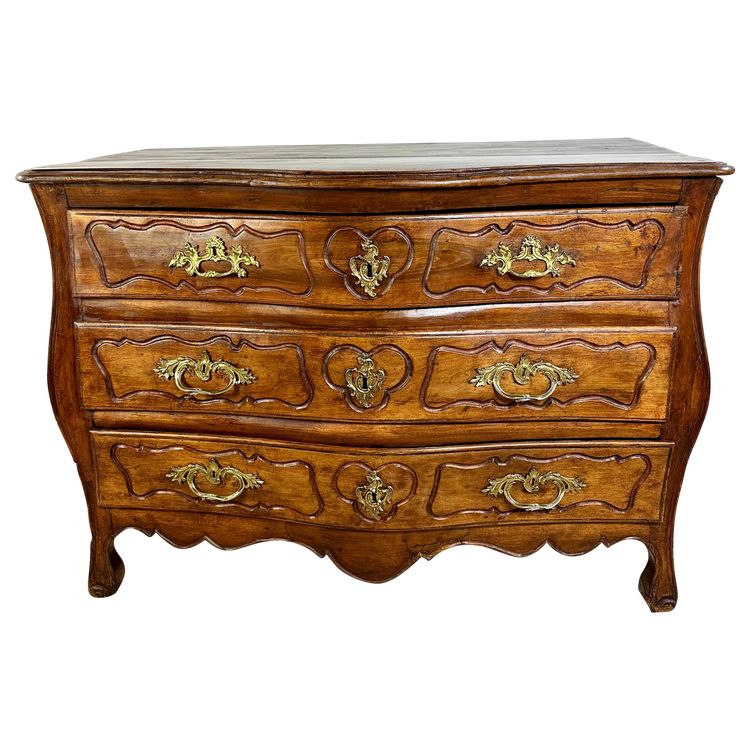 Commode de style Louis XV en noyer époque XVIII eme
