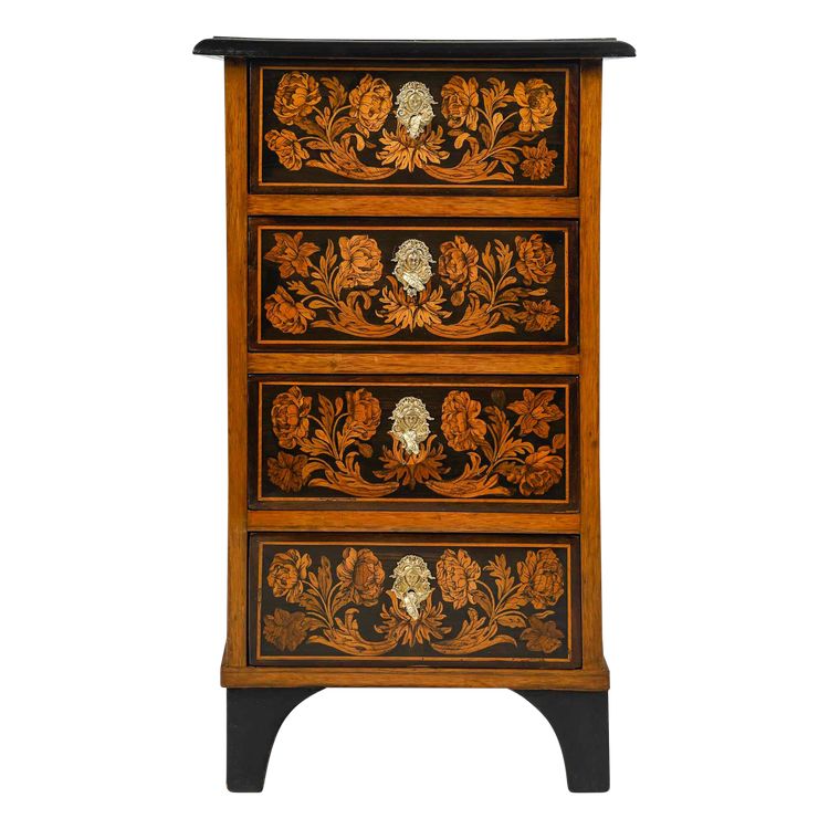 Chiffonnier en marqueterie à décor de fleurs et d’oiseaux époque Louis XIV vers 1700