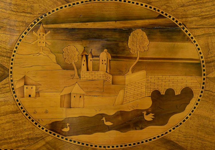 Jean Demoulin (1715-1798) Scrivania in noce con mulino intarsiato e decorazione a castello 1790 circa