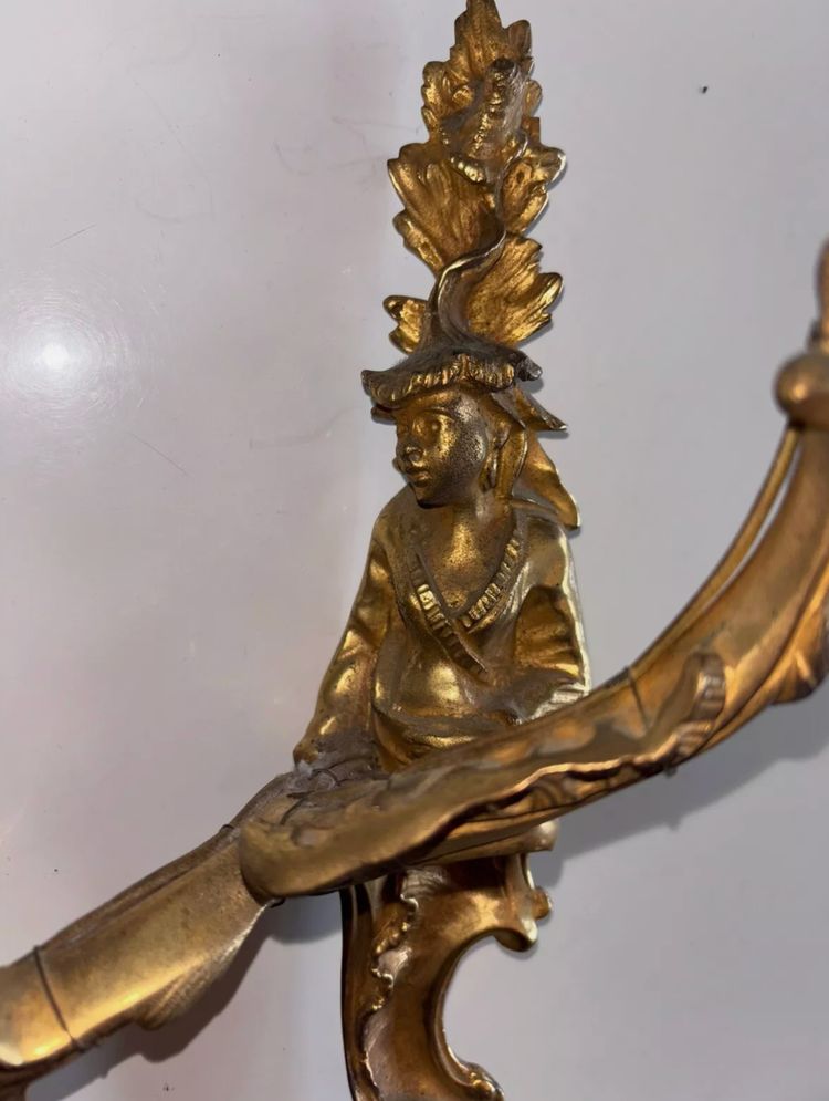 Grandes appliques XIXème aux Chinois en bronze doré & Ciselé. Hauteur 48cm