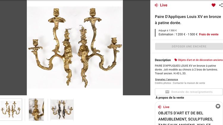 Grande applique cinese del XIX secolo in bronzo dorato e cesellato. Altezza 48 cm