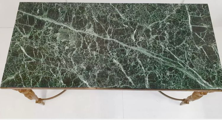 Maison JANSEN Table basse en bronze et laiton doré, cariatides et marbre