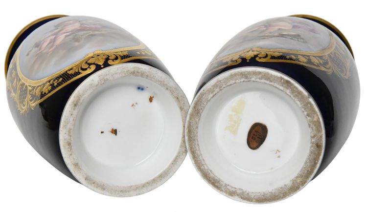 Pair of porcelain of Paris vases decorated with putti scenes