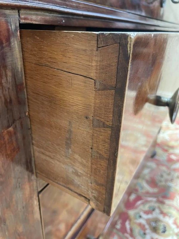 Commode époque Restaurarion en noyer et marbre blanc 