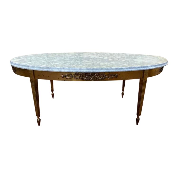 Table basse ovale de style Louis XVIen laiton et marbre 