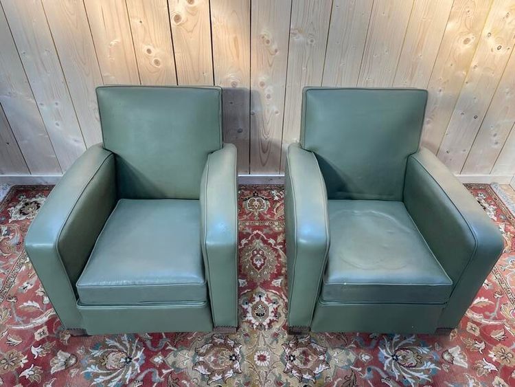 Paire de fauteuils club en Skaï vert 1940