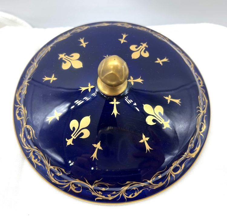 Elegant broth bowl with royal decoration, signed G. Asco - 19th century