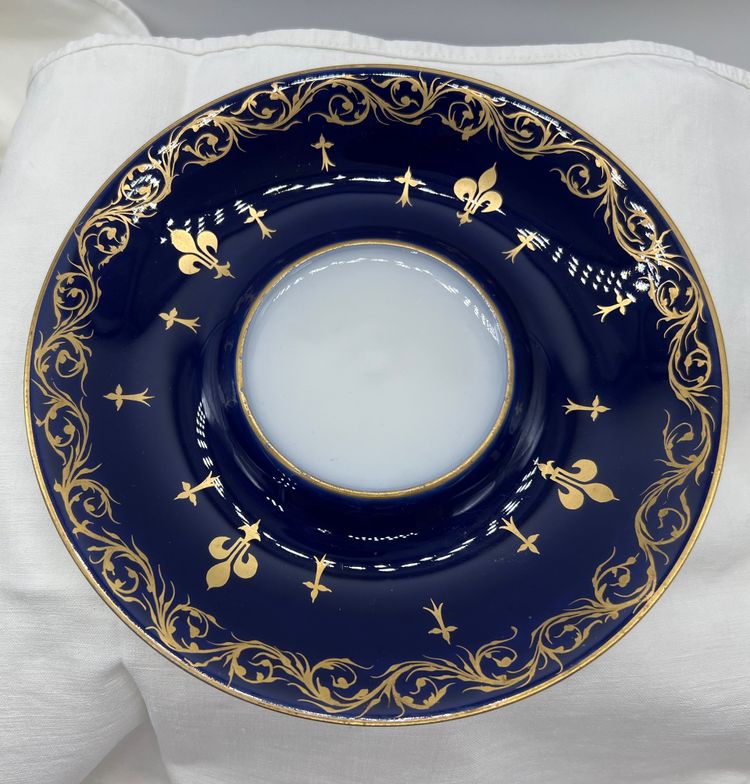Elegant broth bowl with royal decoration, signed G. Asco - 19th century