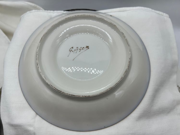 Elegant broth bowl with royal decoration, signed G. Asco - 19th century
