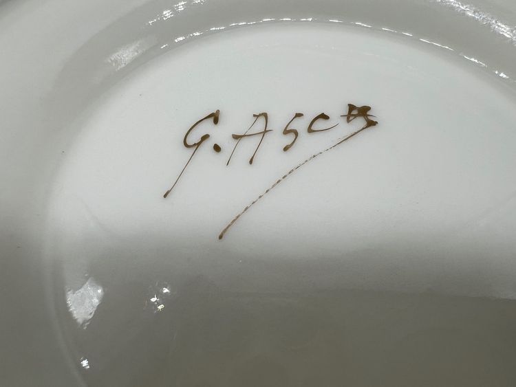 Elegant broth bowl with royal decoration, signed G. Asco - 19th century