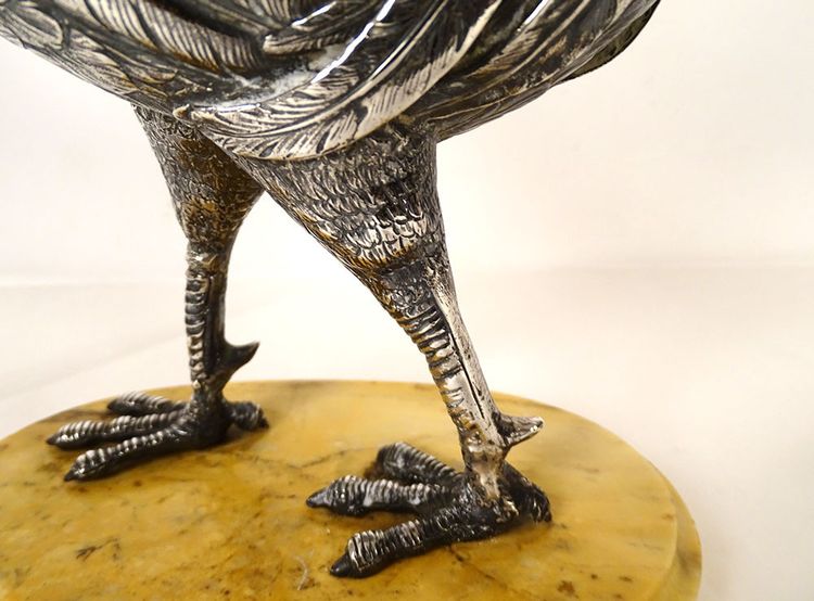 Scultura in argento massiccio Gallo che cammina Base in marmo Siena XIX secolo