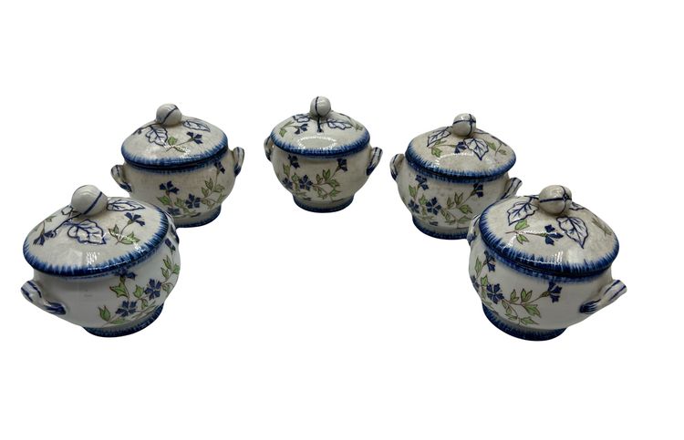 Ensemble de 5 pots de crème anciens – Creil & Montereau – Décor de bleuets – Service barbeau