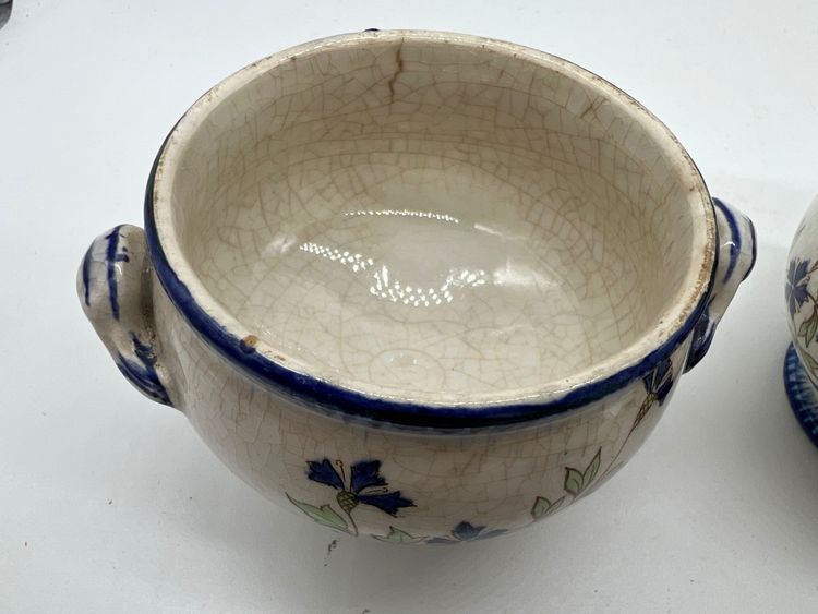 Ensemble de 5 pots de crème anciens – Creil & Montereau – Décor de bleuets – Service barbeau