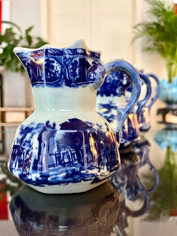 Pichets En Céramique Anglaise Ironstone - Carafes - XXe Siècle