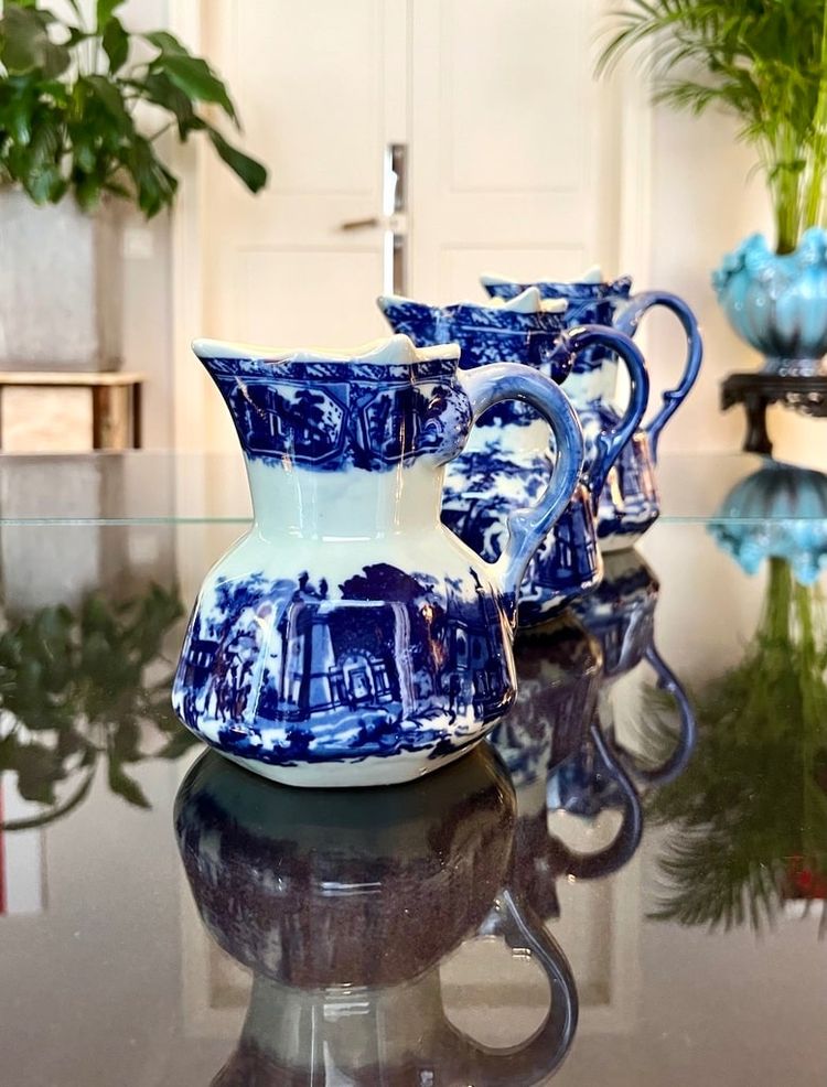 Pichets En Céramique Anglaise Ironstone - Carafes - XXe Siècle
