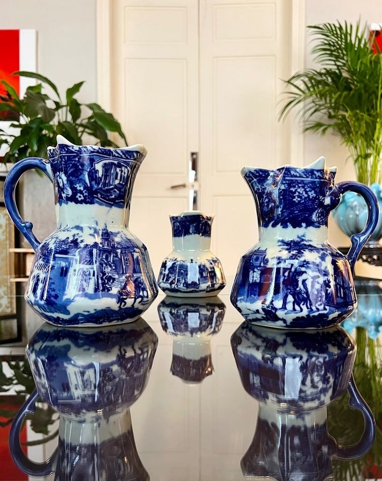 Pichets En Céramique Anglaise Ironstone - Carafes - XXe Siècle