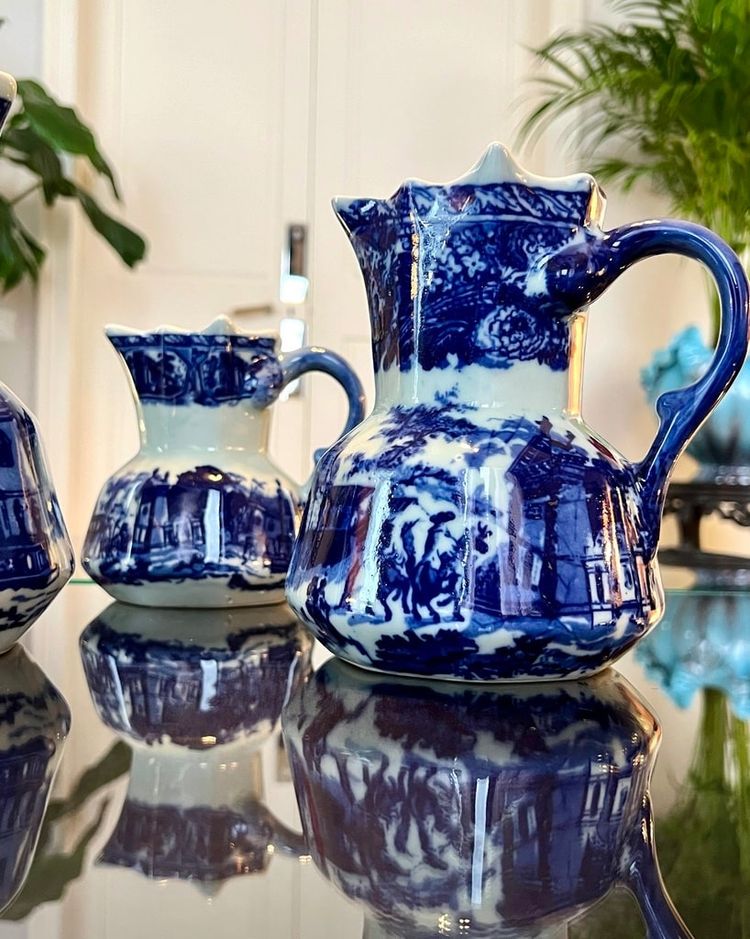 Pichets En Céramique Anglaise Ironstone - Carafes - XXe Siècle