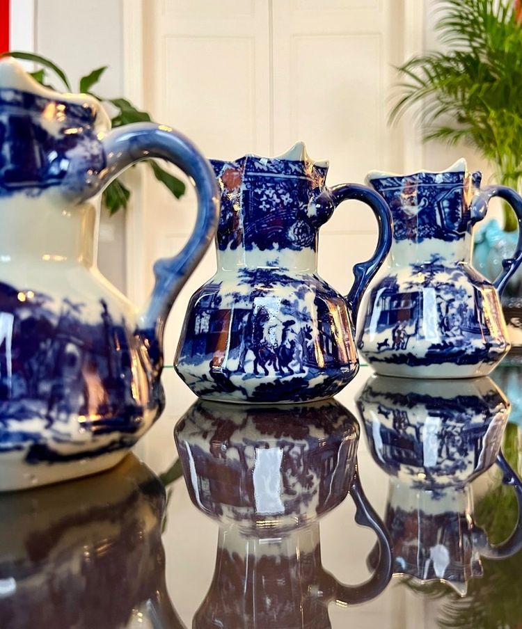 Pichets En Céramique Anglaise Ironstone - Carafes - XXe Siècle
