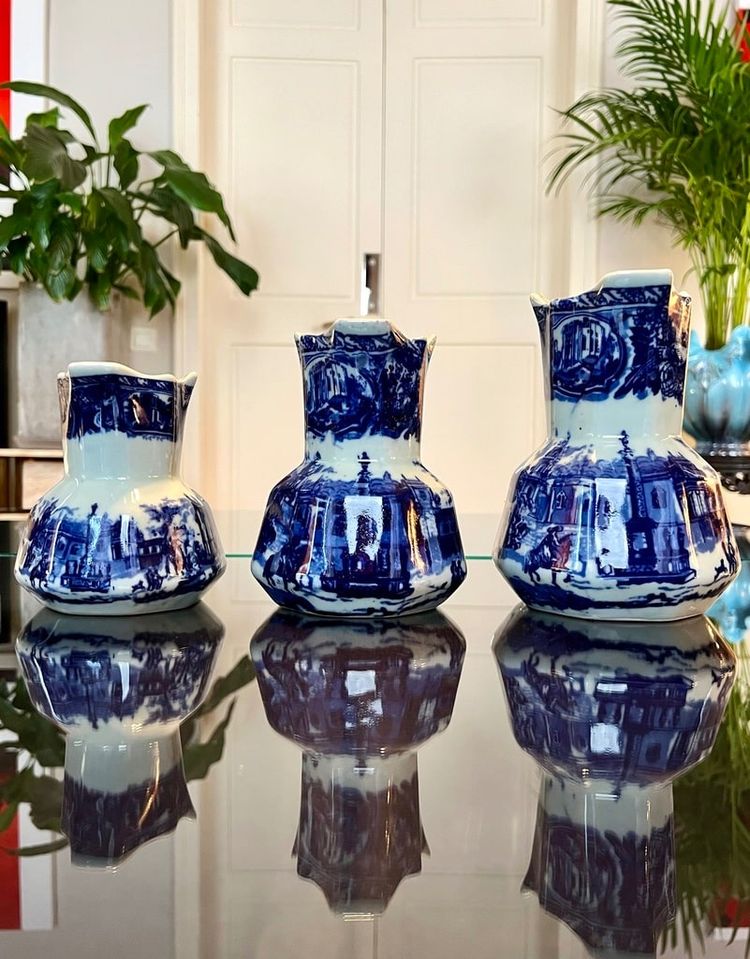 Pichets En Céramique Anglaise Ironstone - Carafes - XXe Siècle