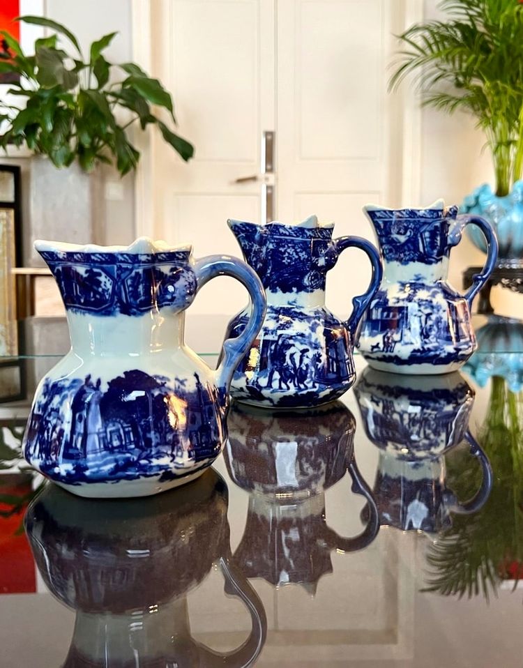 Pichets En Céramique Anglaise Ironstone - Carafes - XXe Siècle