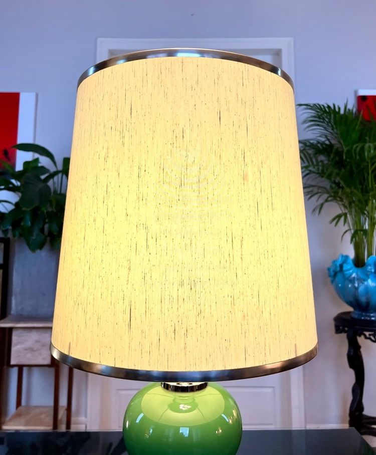 Lampada vintage in metallo stile spaziale con paralume in tessuto