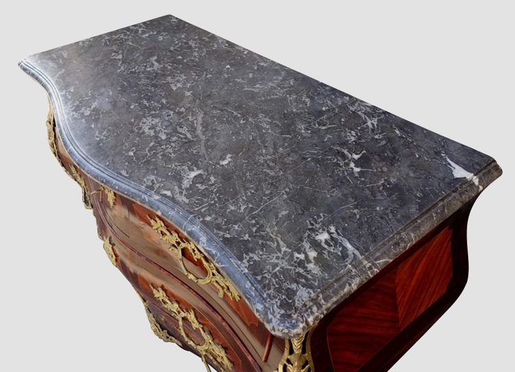 Commode tombeau estampillée Mondon