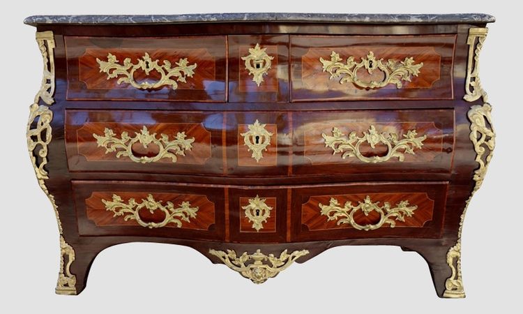 Commode tombeau estampillée Mondon