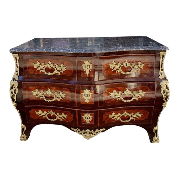 Commode tombeau estampillée Mondon
