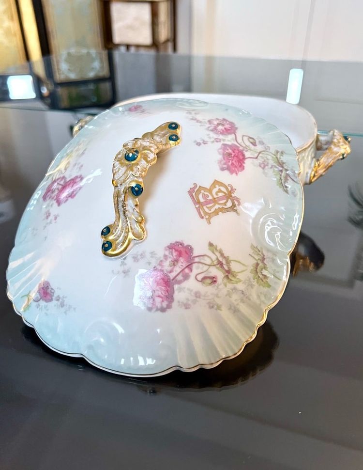 Piatto da zuppa in porcellana pregiata del XIX secolo - Motivo floreale con monogramma