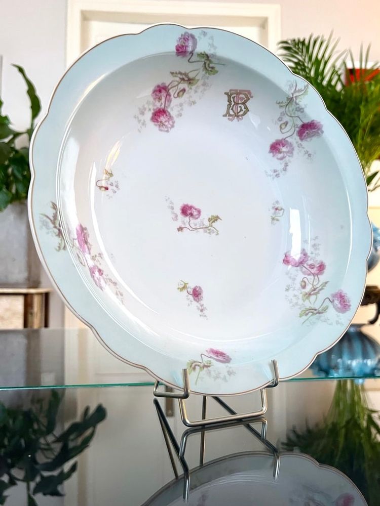 Plat De Service En Porcelaine Monogrammes TB - Décor Floral 