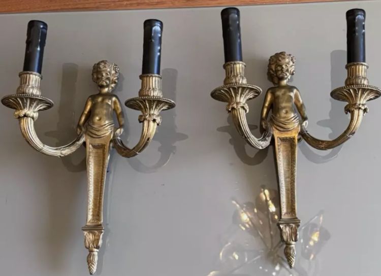 Coppia di appliques in ormolu del XIX secolo, decorate con putti