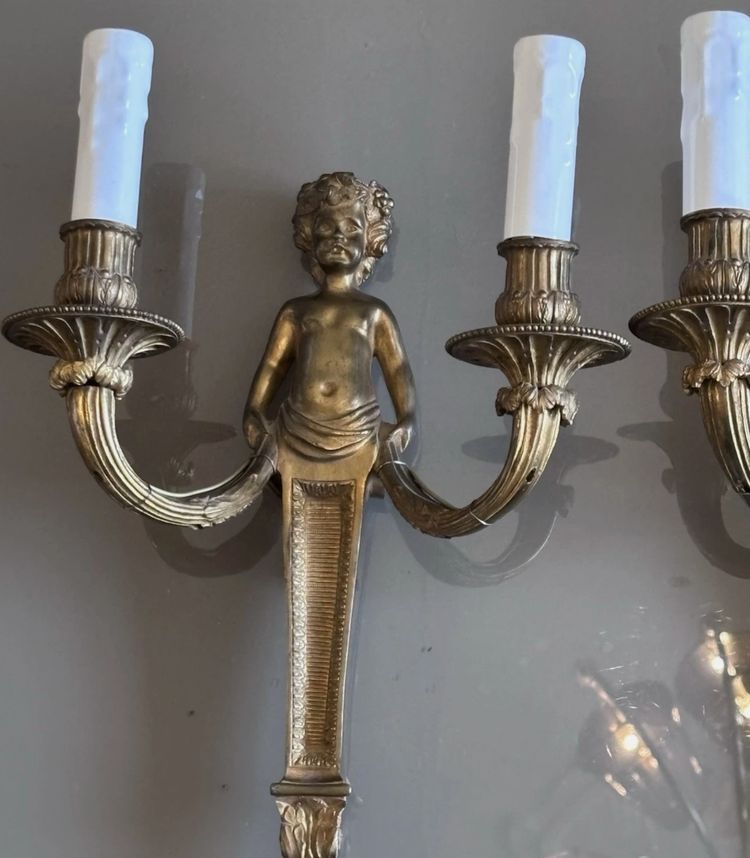 Coppia di appliques in ormolu del XIX secolo, decorate con putti