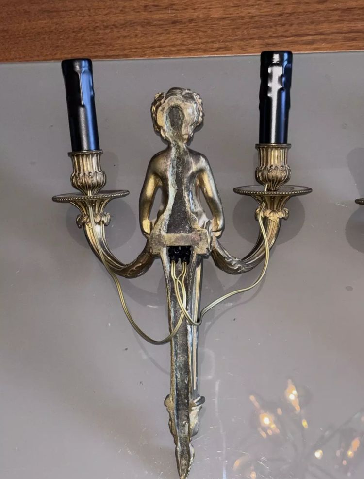 Coppia di appliques in ormolu del XIX secolo, decorate con putti
