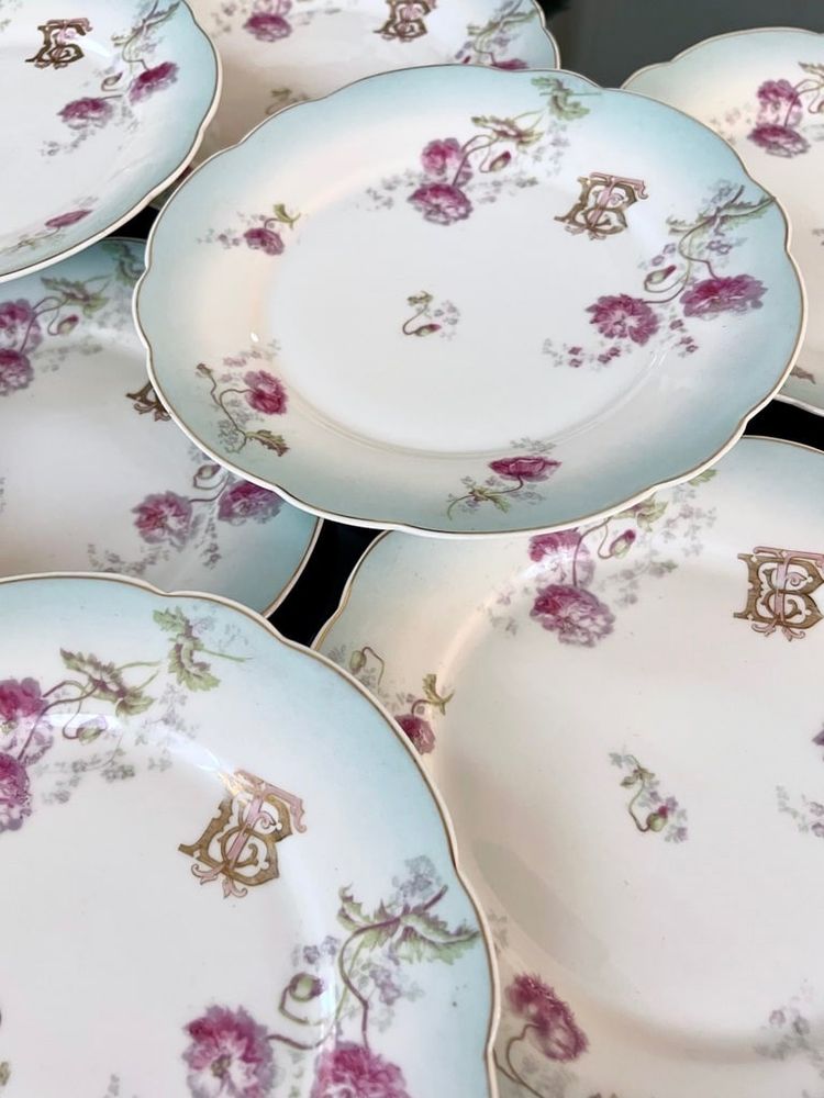 Assiettes à Entremets Dessert En Porcelaine - Décor Fleurs d'œillets Initiales TB - Service De Table