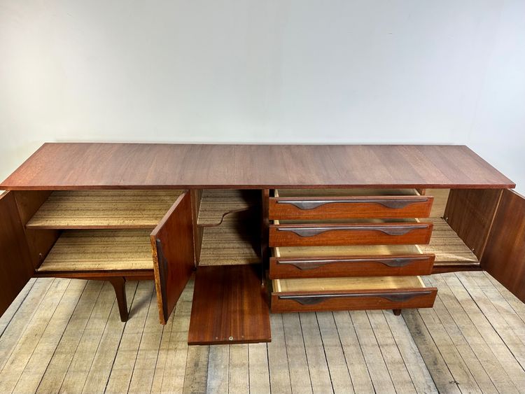 Vintage Teakholz-Schrank von Jentique furniture 1960