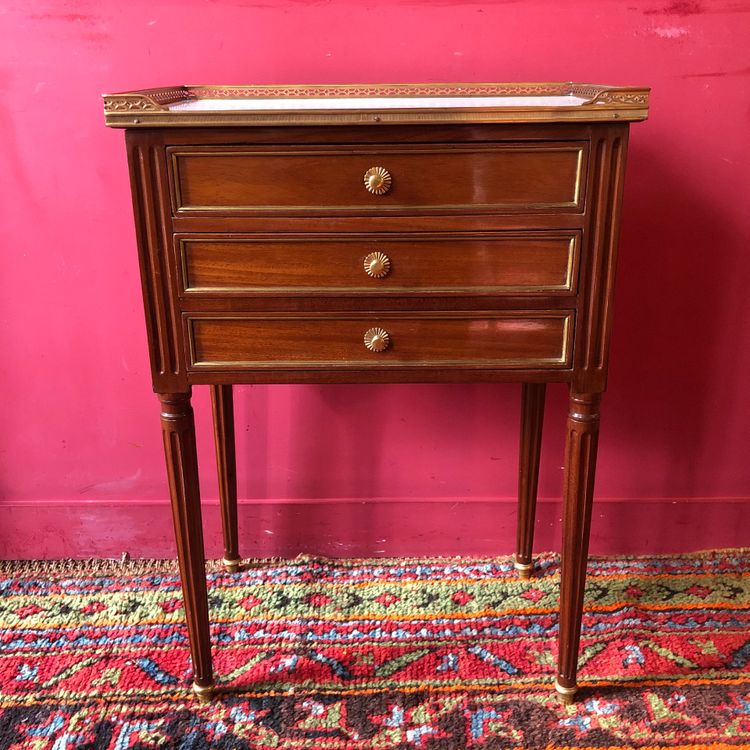 Table de salon estampillée, époque Louis XVI