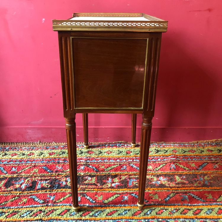 Table de salon estampillée, époque Louis XVI