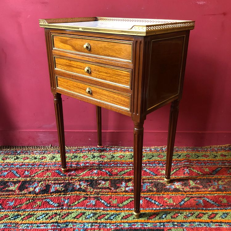 Table de salon estampillée, époque Louis XVI